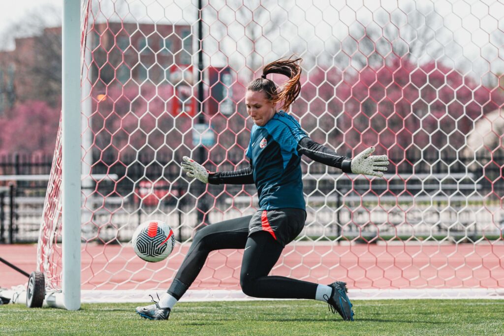 LES ROSES DE MONTRÉAL RECRUTENT ANNA KARPENKO UNE GARDIENNE EN PLEINE ASCENSION SUR LA SCÈNE CANADIENNE